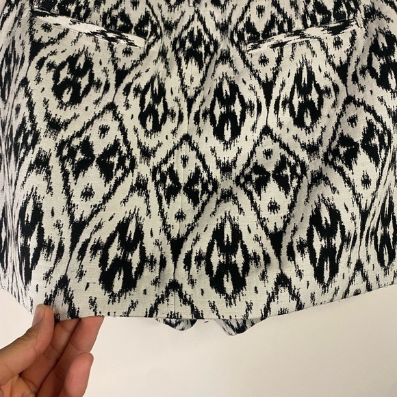 Theory Black and White Dress Shorts With Skirt Front Size 6 Preppy Classic - Picture 3 of 13